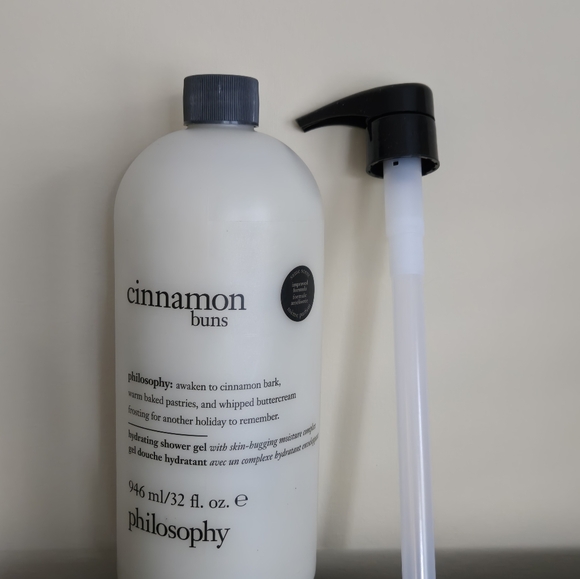 Philosophy Cinnamon Buns Body Wash w/ Pump (32 oz) - Picture 3 of 3